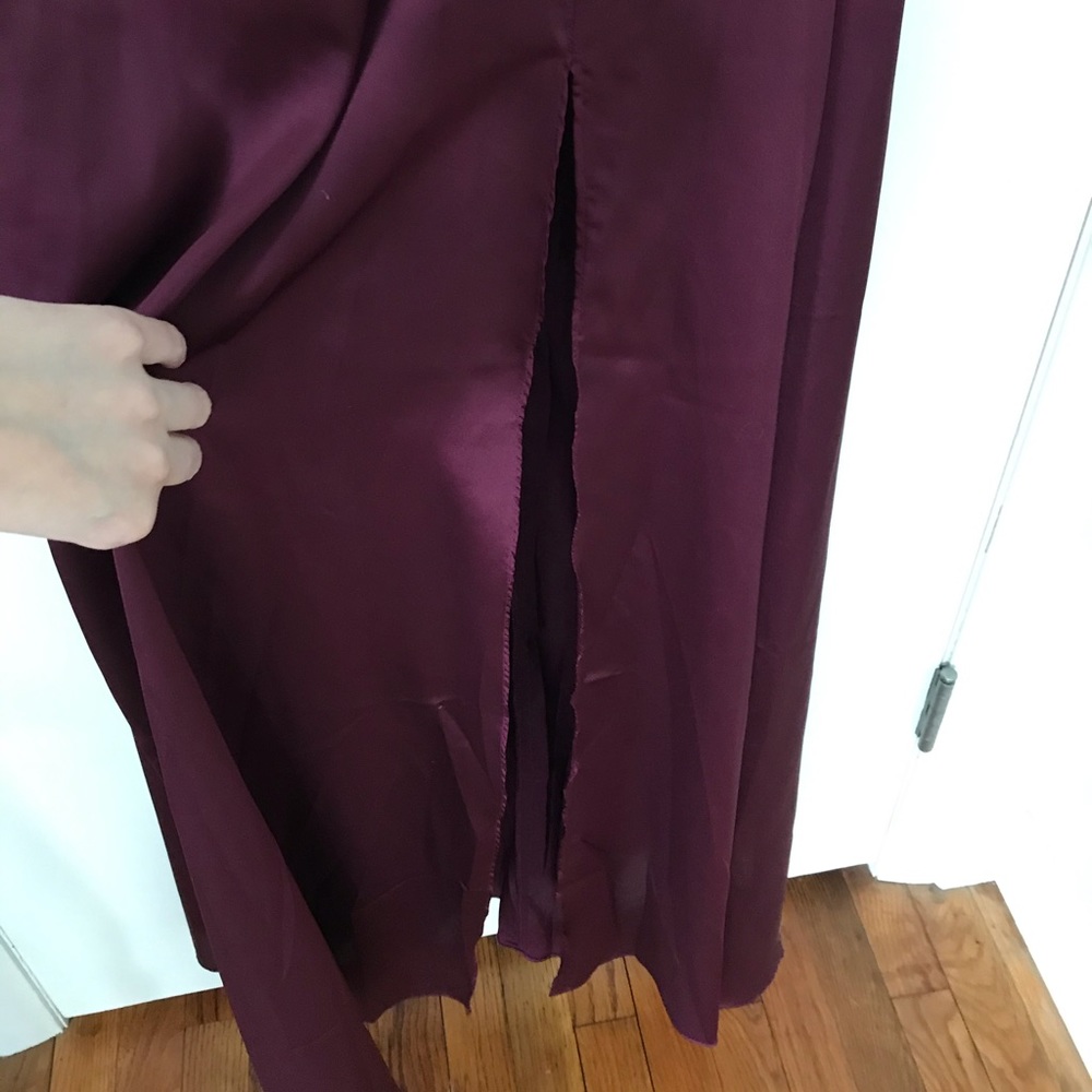 Shiny maroon long skirt - Picture 6 of 6